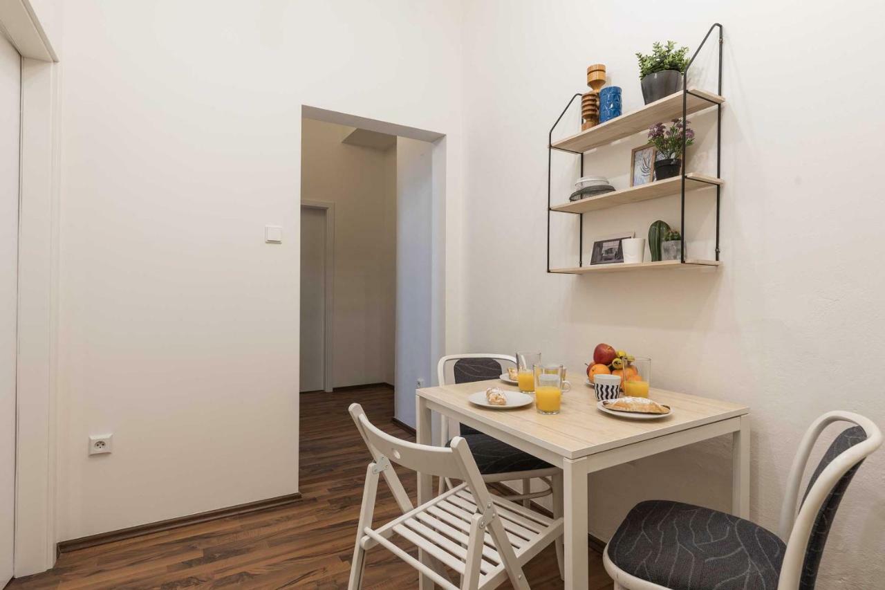 Apartment Na Kozacce 6 Praha Bagian luar foto